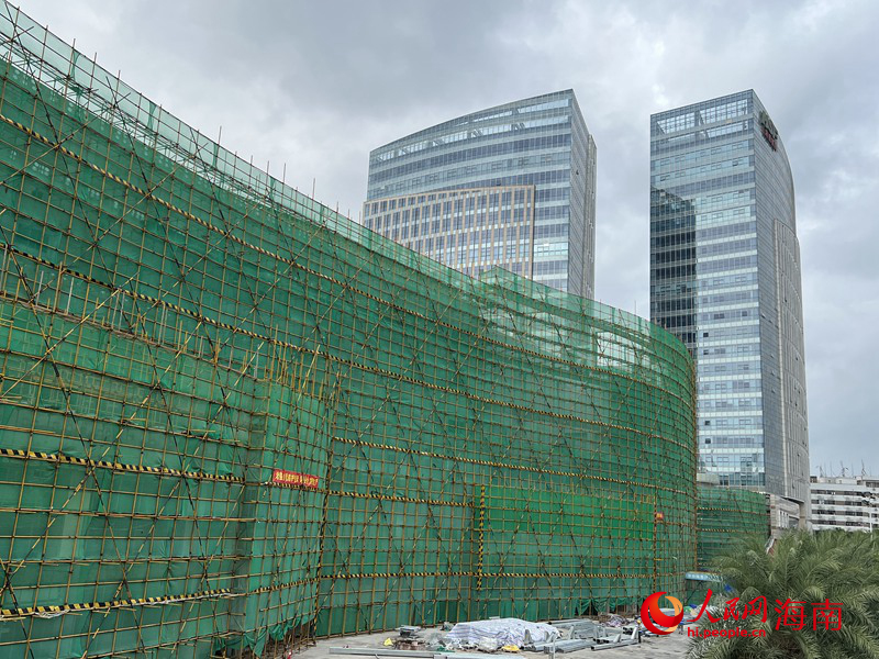 升級(jí)建設(shè)中的王府井海墾廣場(chǎng)。人民網(wǎng) 李學(xué)山攝