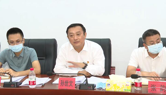 樂東縣委書記孫世文到縣信訪局接待群眾來訪