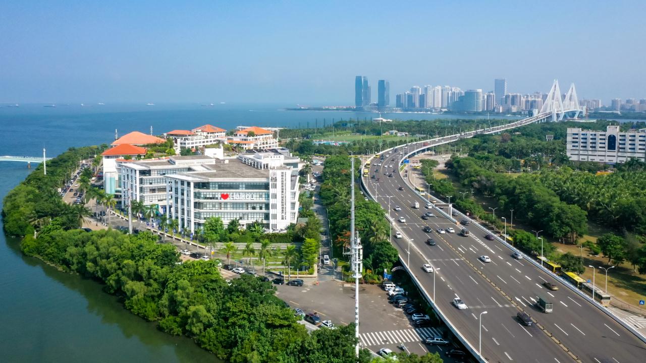 航拍海口龍華區(qū)復興城一帶城市風景。