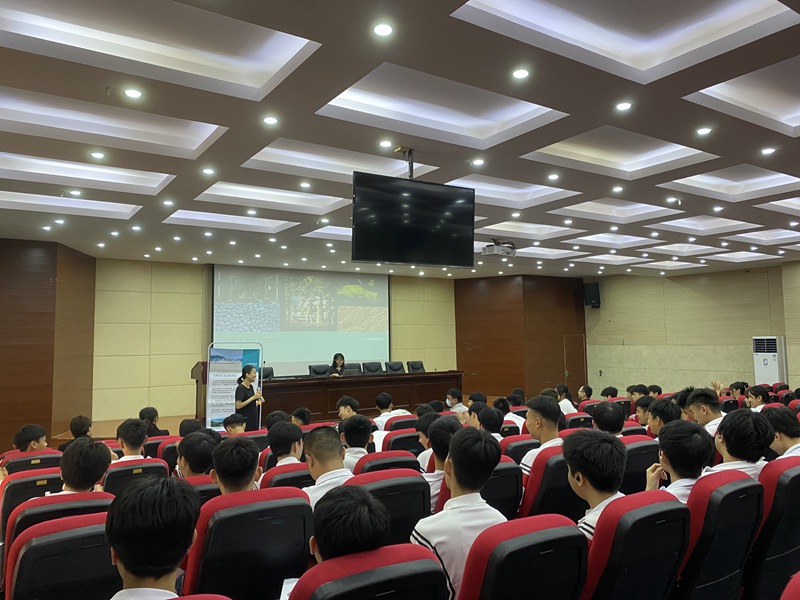 企業(yè)進校園宣講。海南省農業(yè)學校供圖