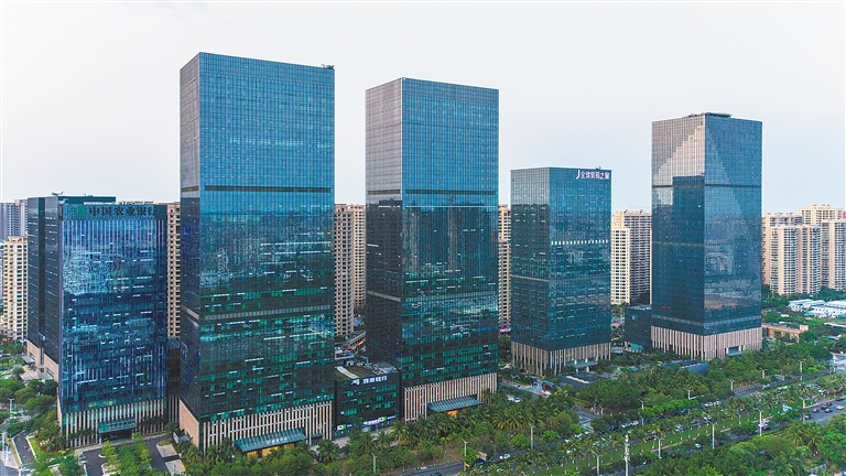 海口市國興大道中段的大英山CBD核心區(qū)。