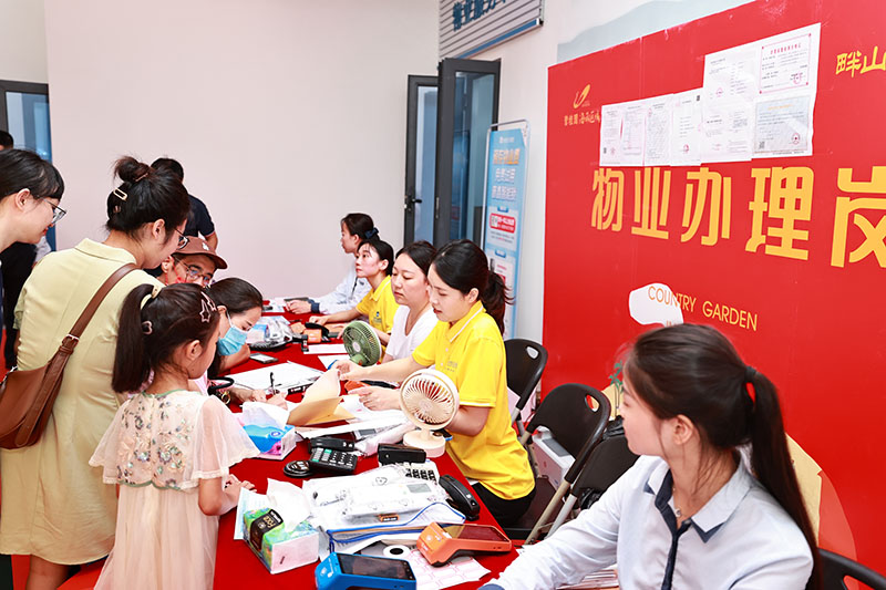 業(yè)主在辦理收房手續(xù)。陳慶淅供圖