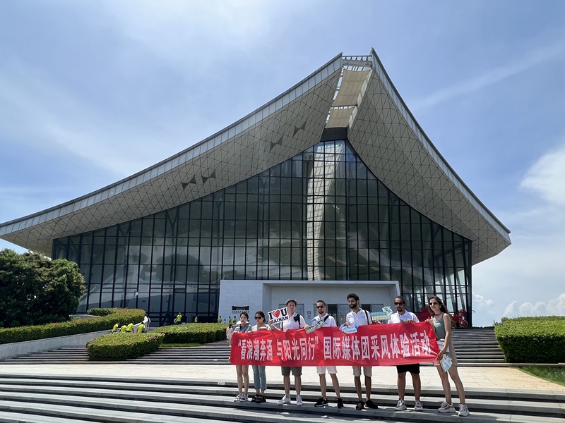 深讀團打卡南海博物館。人民網(wǎng)記者李學(xué)山攝