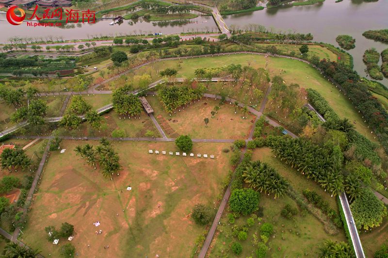 美舍河鳳翔濕地公園。 人民網(wǎng)記者 孟凡盛攝