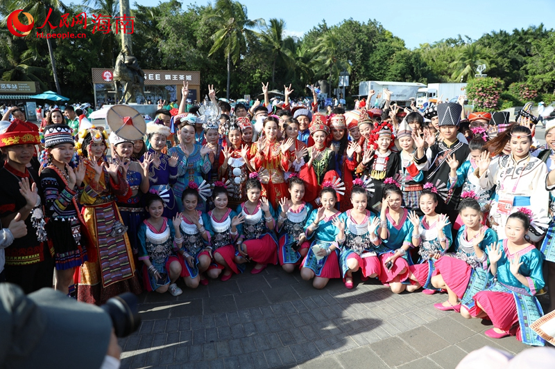 第十二屆全國少數(shù)民族傳統(tǒng)體育運(yùn)動會民族大聯(lián)歡活動舉行。人民網(wǎng)記者 孟凡盛攝