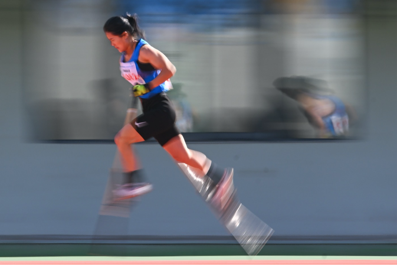 11月28日，海南隊選手吳明芬在比賽中。最終，她獲得一等獎。運(yùn)動會網(wǎng)上新聞中心/新華社記者 杜子璇 攝