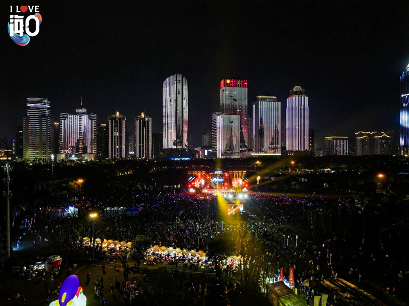 跨年音樂會(huì)現(xiàn)場(chǎng)。?？诼梦木止﹫D