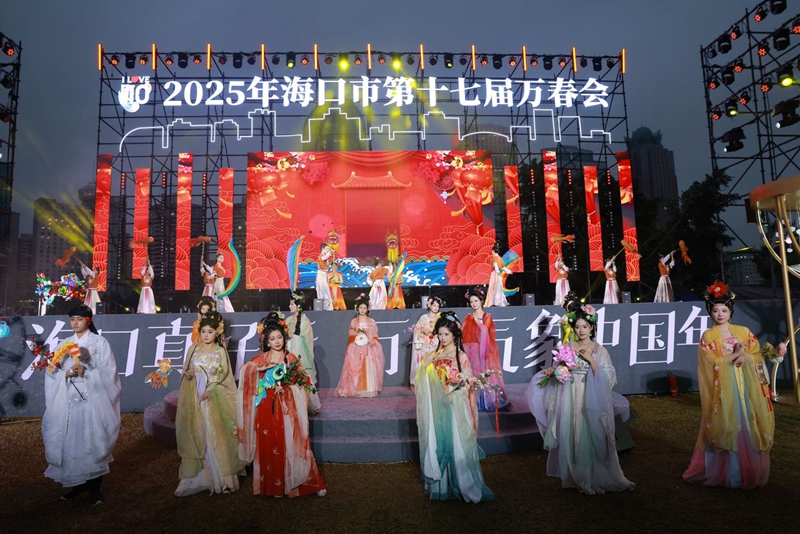 百花爭(zhēng)艷。?？谌诿襟w中心供圖