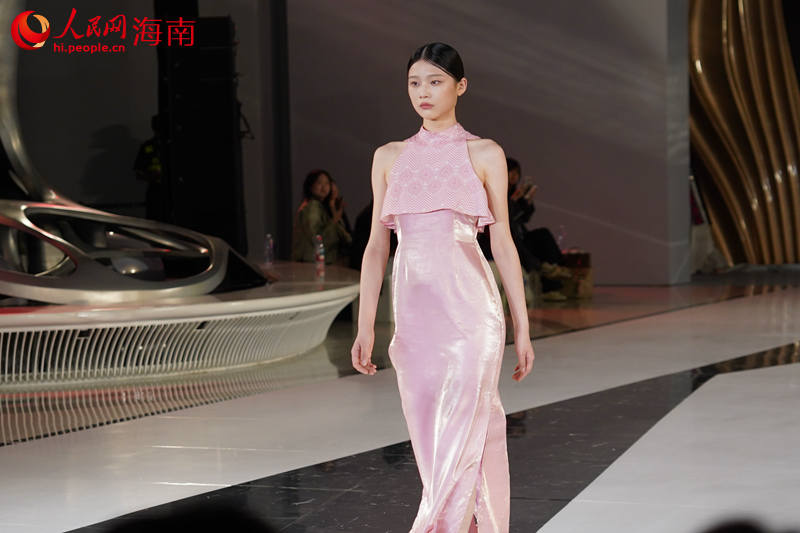 “Miss黎”五指山非遺大秀現(xiàn)場(chǎng)。 人民網(wǎng)記者 孟凡盛攝