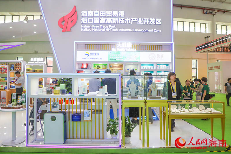 大健康板塊，眾多產(chǎn)品吸引觀展者關(guān)注。人民網(wǎng)記者 牛良玉攝